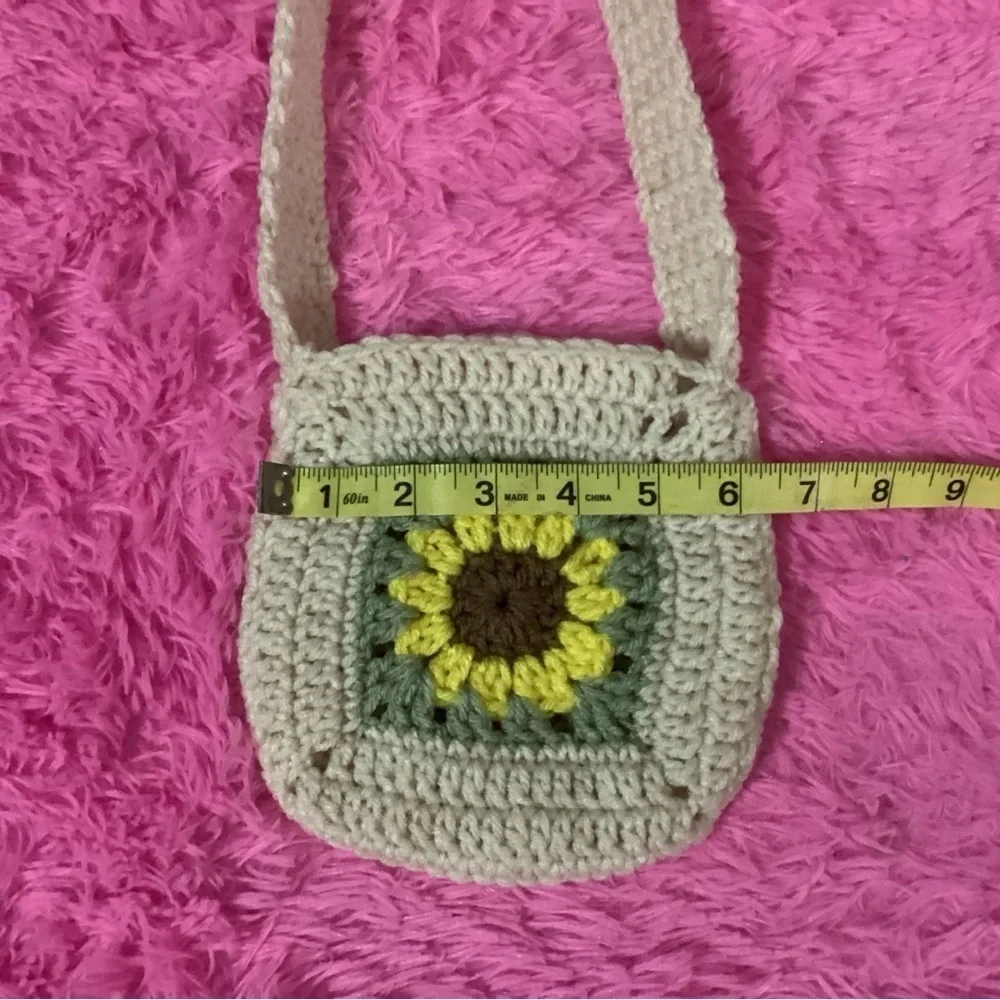 HANDCRAFTED, HAND CROCHETED LITTLE GIRLS PURSE IN OFF WHITE WITH CUTE SUNFLOWER